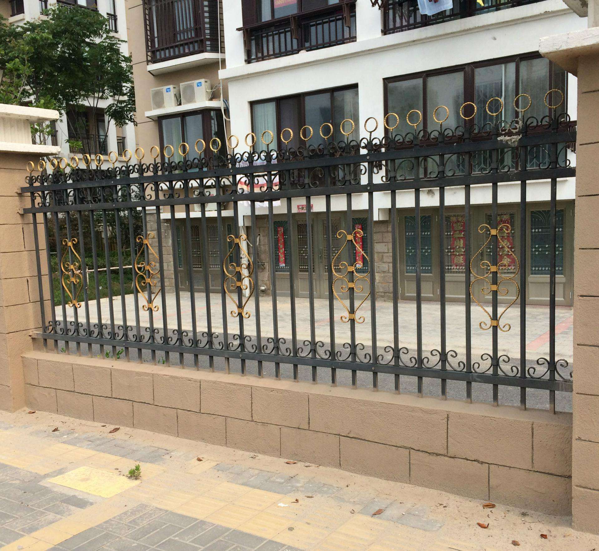 四平围墙护栏
